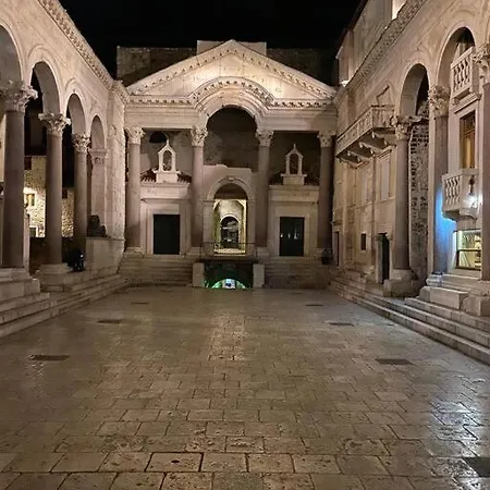 Lovely Apartment In Split, Close To All Attractions Exterior photo