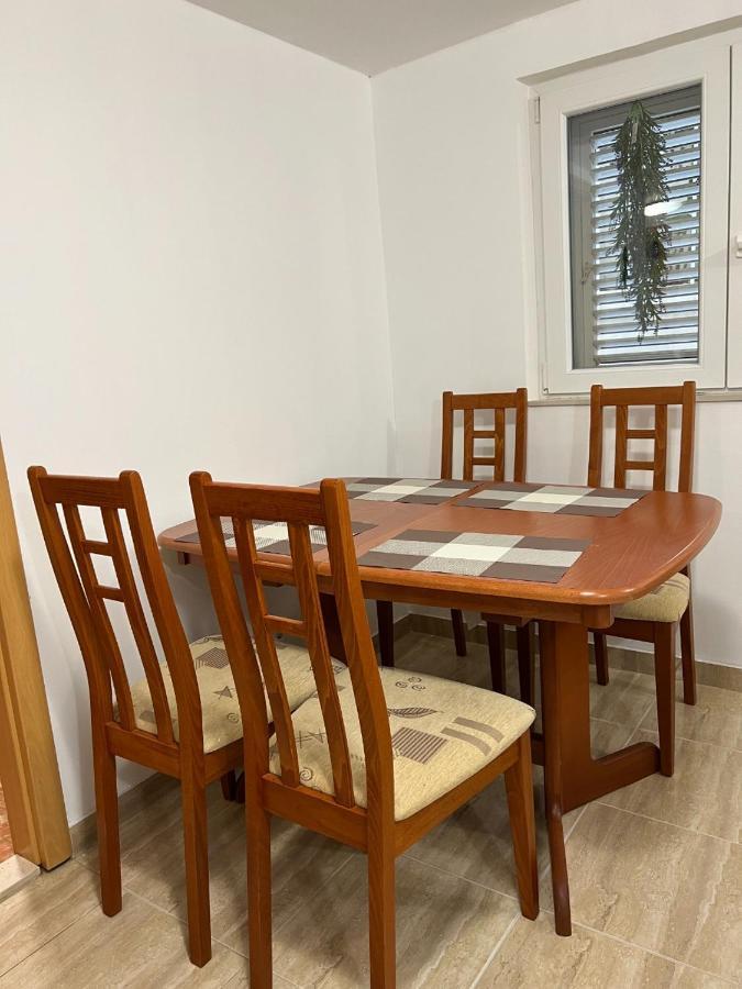 Apartamento Lovely In Split, Close To Attractions *
